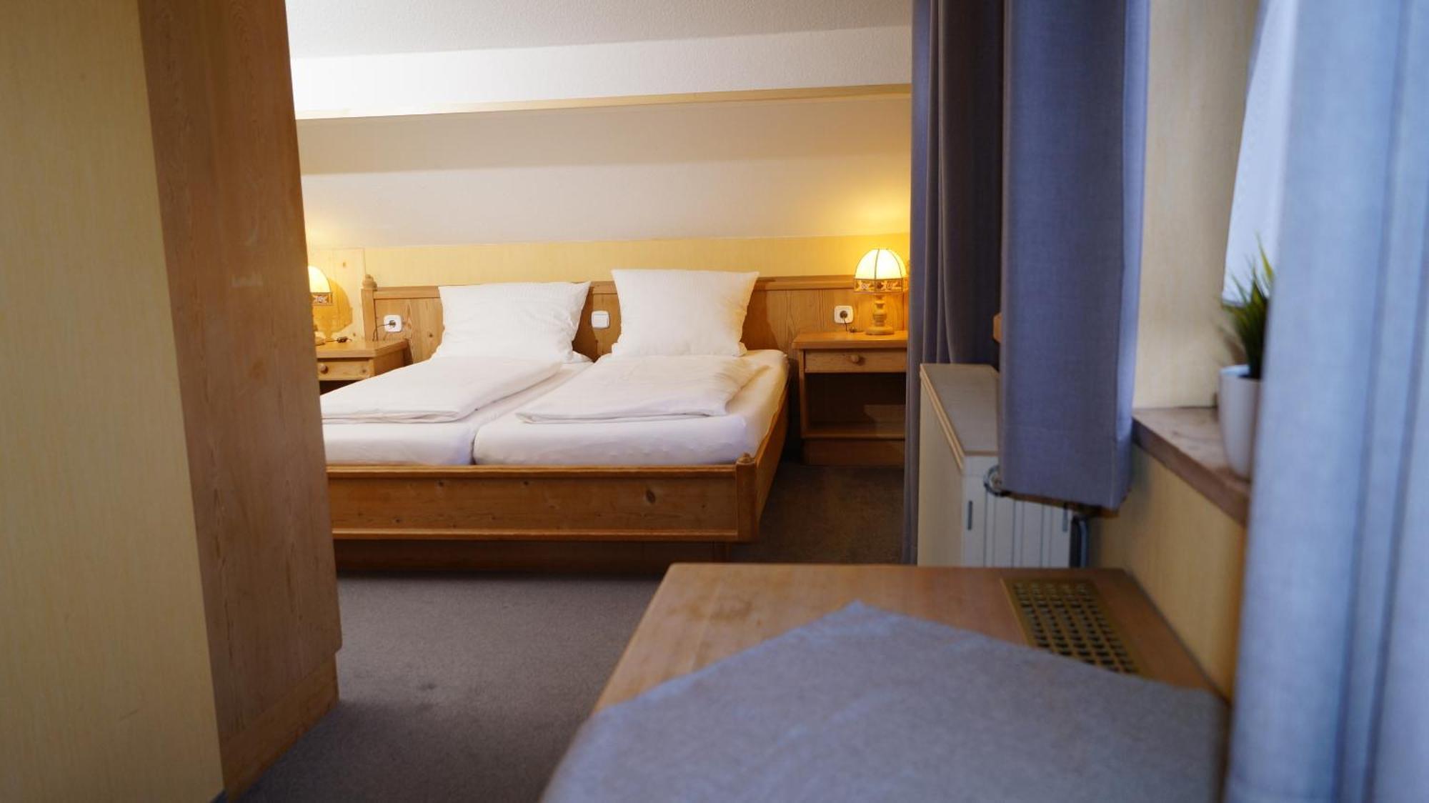 Landgasthof Falken Huttlingen Номер фото