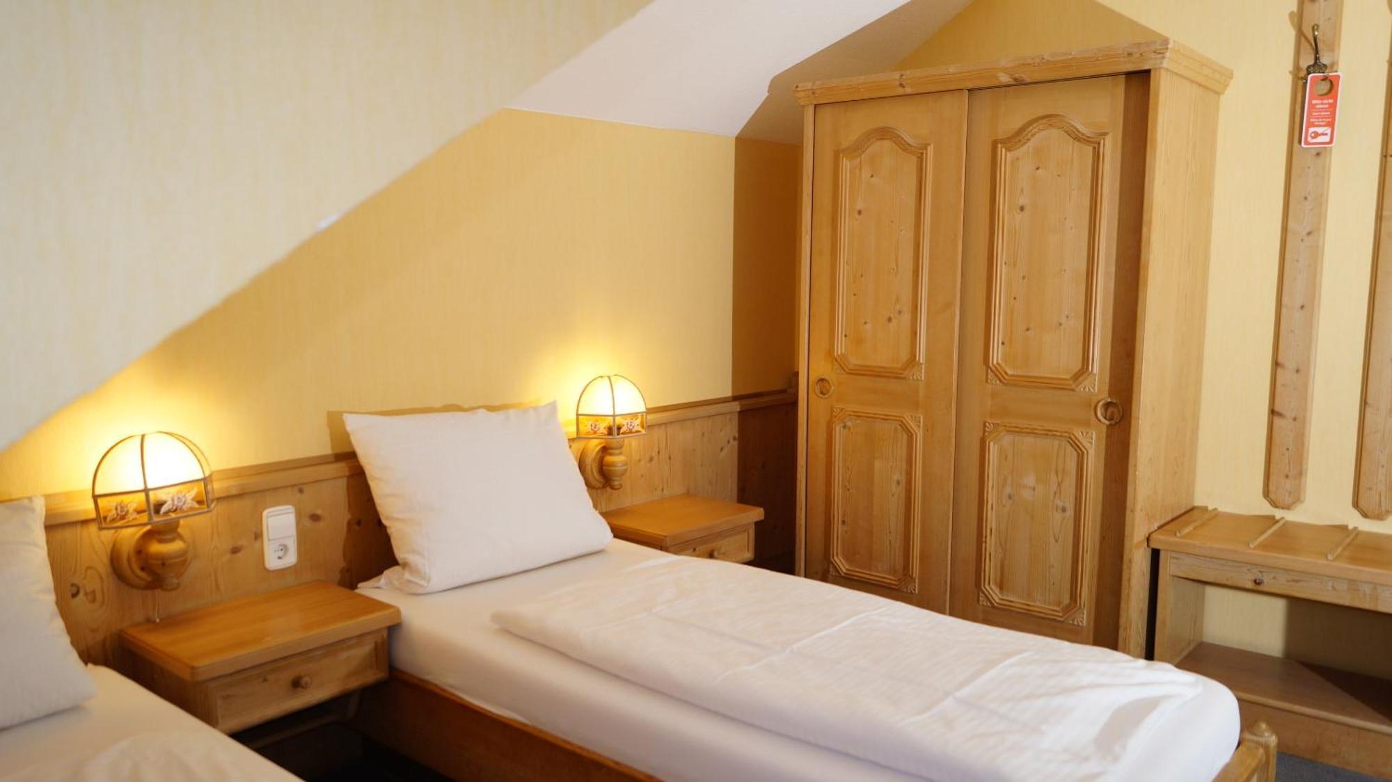 Landgasthof Falken Huttlingen Номер фото